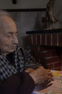 Mãe de 93 anos e filho de 70 tentam recuperar a normalidade no meio da destruição em Várzeas, Leiria